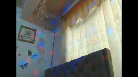 Snapshot of sexysafiravenus chatting on 10.17.25 Venus Independent Model online show from 10.17.25