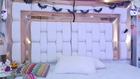 Snapshot of sexysister_ chatting on 10.11.25 Kendall online show from 10.11.25