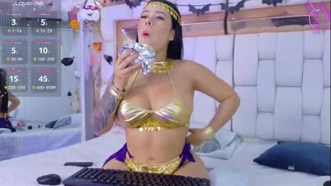 Snapshot of sexysister_ chatting on 10.31.25 Kendall online show from 10.31.25