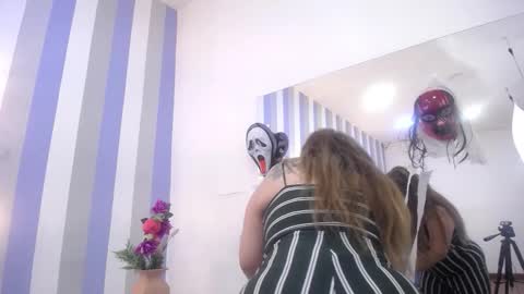 Snapshot of sexyymommy1 chatting on 10.12.25 Mary online show from 10.12.25