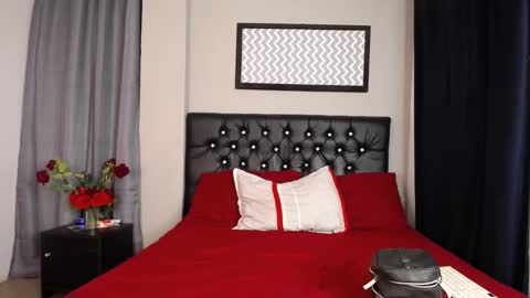 Snapshot of sexyzahara_h chatting on 10.26.25 zahara online show from 10.26.25