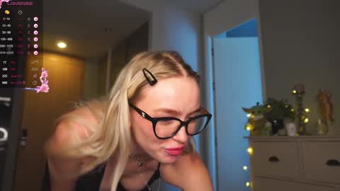 Sindy and Nancy  Next stream 1 December  online show from 01.22.25