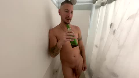 Snapshot of shaftyone4u chatting on 01.12.25 shaftyone4u online show from 01.12.25