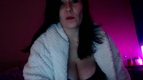 Snapshot of shakeit_good chatting on 10.24.25 Mila online show from 10.24.25