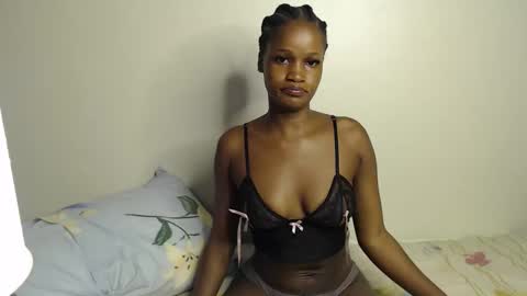 Snapshot of shakkiecam chatting on 10.21.25 Shaky online show from 10.21.25