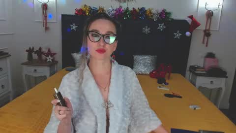 Snapshot of shana_power chatting on 12.26.24 Svetlana ...........help me get 100 reactions before the end of the year Thumb up if you like me I appreciate it and thank you online show from 12.26.24