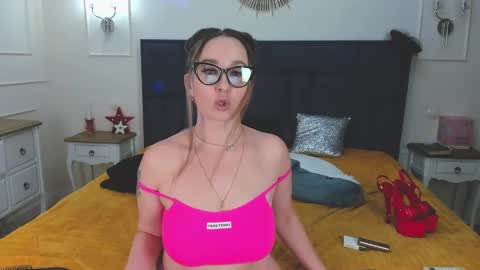 Snapshot of shana_power chatting on 02.19.25 Svetlana ...........help me get 100 reactions before the end of the year Thumb up if you like me I appreciate it and thank you online show from 02.19.25