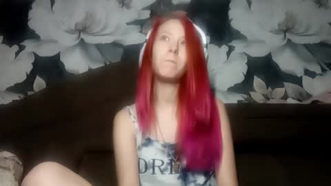 Snapshot of shandawilkenson chatting on 10.27.25 Lia online show from 10.27.25