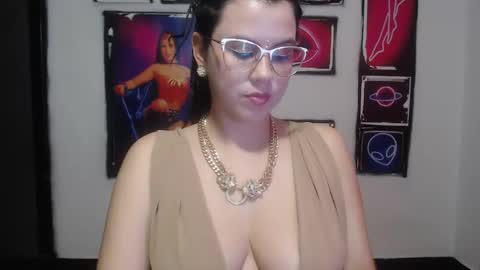 Snapshot of shanellmoore chatting on 12.21.24 Shanell Moore online show from 12.21.24