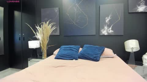 Snapshot of shanellmoore chatting on 09.28.25 Shanell Moore online show from 09.28.25