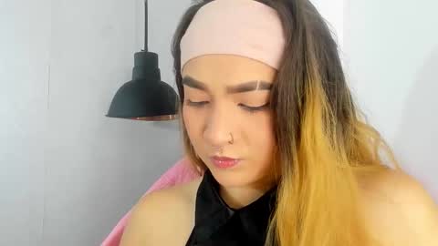 Shanntal  online show from 10.17.25