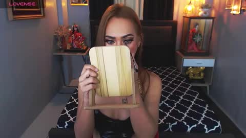Snapshot of shantal_wildnaughty chatting on 01.17.25 SHANTAL online show from 01.17.25