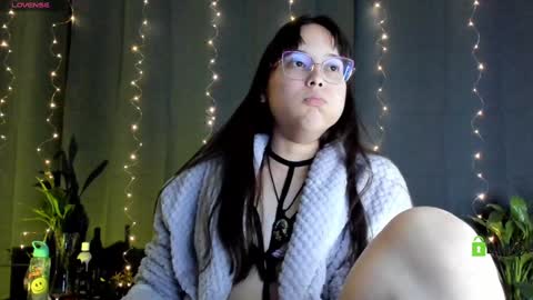 Snapshot of shantalcerezo chatting on 01.20.25 Cat-FOLLOWME and we talk IGshantal cerezo online show from 01.20.25
