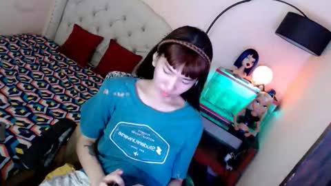 SHANTA FOX  s online show from 10.23.25