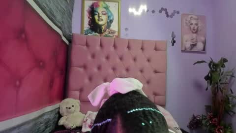 Snapshot of shantalks chatting on 09.25.25 shantalks online show from 09.25.25