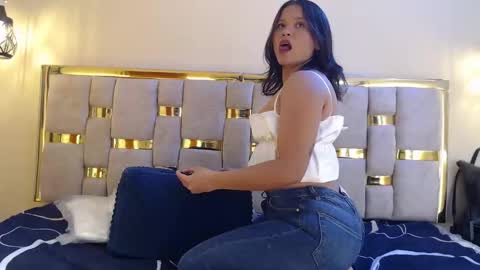 Snapshot of shantall_05 chatting on 10.04.25 shantall 05 online show from 10.04.25