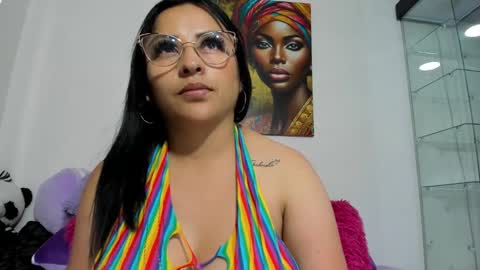 Snapshot of shantall_8 chatting on 02.11.25 karol online show from 02.11.25