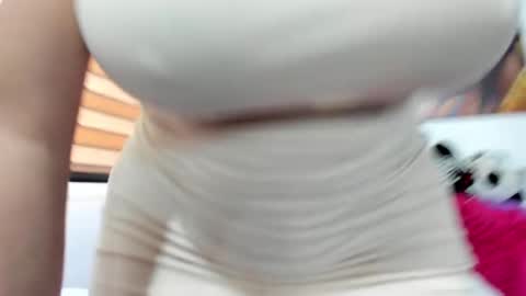 Snapshot of shantall_8 chatting on 02.27.25 karol online show from 02.27.25