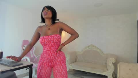 ShantallKnowles online show from 02.05.25