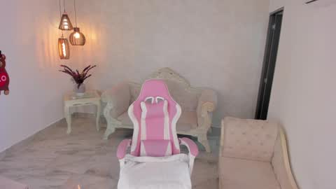 ShantallKnowles online show from 02.27.25