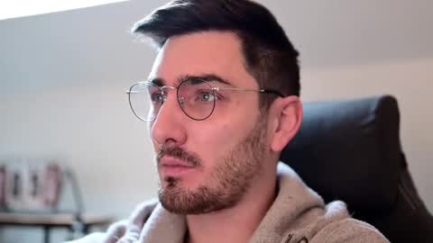 Snapshot of shape80 chatting on 12.04.24 frenchy boy online show from 12.04.24