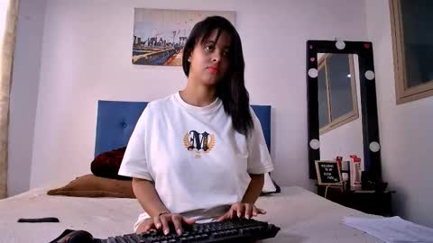 Snapshot of shara_soul chatting on 11.28.25 shara_soul online show from 11.28.25