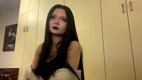 Snapshot of sharellgilvin chatting on 10.16.25 Angie online show from 10.16.25