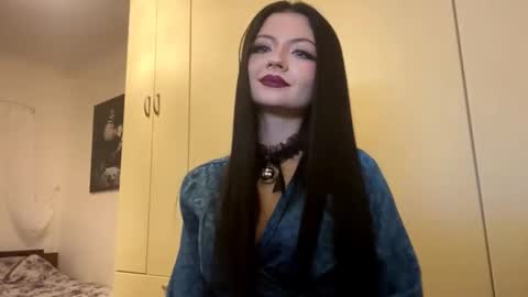 Snapshot of sharellgilvin chatting on 10.20.25 Angie online show from 10.20.25