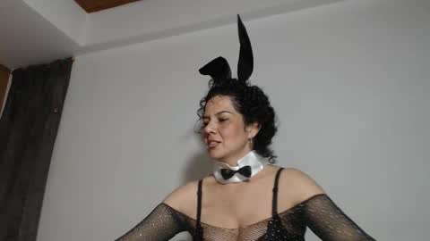 sharickleon11 online show from 10.31.25