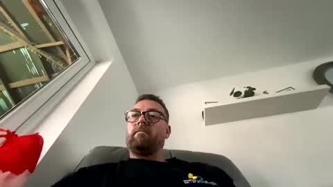 Snapshot of sharksboy16 chatting on 05.17.26 Sharksboy online show from 05.17.26
