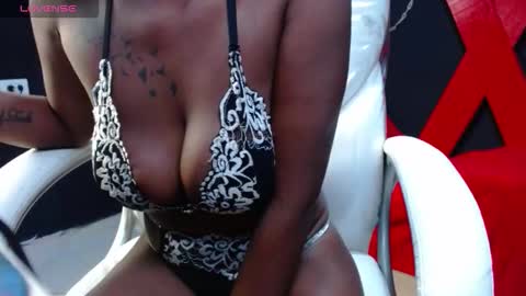 Snapshot of sharlotsh chatting on 10.21.25 sharlotsh online show from 10.21.25