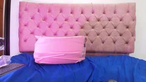 Snapshot of sharlott_kiss chatting on 12.30.24 Sharlott online show from 12.30.24