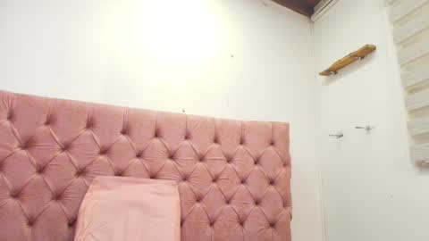 Snapshot of sharlott_kiss chatting on 12.31.24 Sharlott online show from 12.31.24