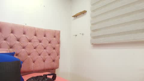 Snapshot of sharlott_kiss chatting on 01.05.25 Sharlott online show from 01.05.25