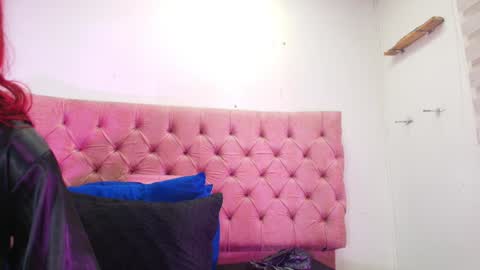 Snapshot of sharlott_kiss chatting on 01.06.25 Sharlott online show from 01.06.25
