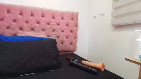 Snapshot of sharlott_kiss chatting on 01.20.25 Sharlott online show from 01.20.25