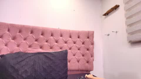 Snapshot of sharlott_kiss chatting on 01.23.25 Sharlott online show from 01.23.25