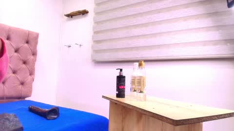 Snapshot of sharlott_kiss chatting on 02.01.25 Sharlott online show from 02.01.25