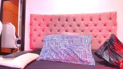 Snapshot of sharlott_kiss chatting on 02.02.25 Sharlott online show from 02.02.25