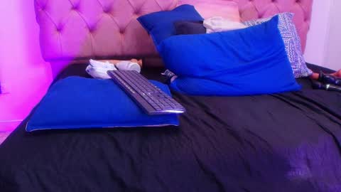 Snapshot of sharlott_kiss chatting on 02.05.25 Sharlott online show from 02.05.25