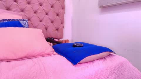 Snapshot of sharlott_kiss chatting on 02.07.25 Sharlott online show from 02.07.25