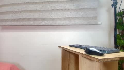 Snapshot of sharlott_kiss chatting on 02.14.25 Sharlott online show from 02.14.25