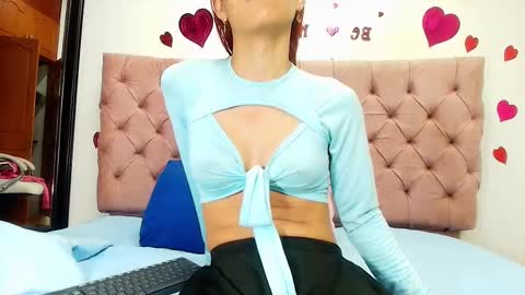 Snapshot of sharlott_kiss chatting on 02.21.25 Sharlott online show from 02.21.25