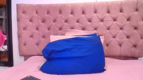 Snapshot of sharlott_kiss chatting on 02.24.25 Sharlott online show from 02.24.25