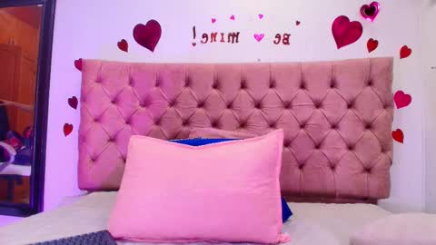 Snapshot of sharlott_kiss chatting on 02.27.25 Sharlott online show from 02.27.25