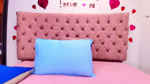 Snapshot of sharlott_kiss chatting on 02.28.25 Sharlott online show from 02.28.25
