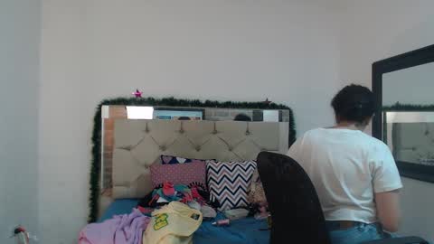 Snapshot of sharlotte__jones chatting on 12.09.24 Sara online show from 12.09.24