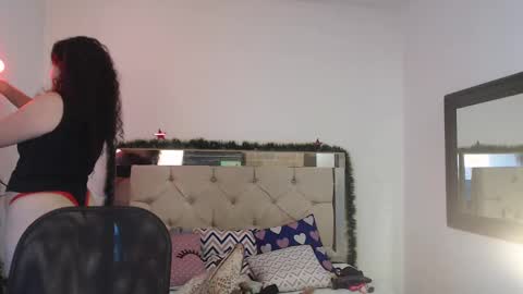 Snapshot of sharlotte__jones chatting on 12.16.24 Sara online show from 12.16.24