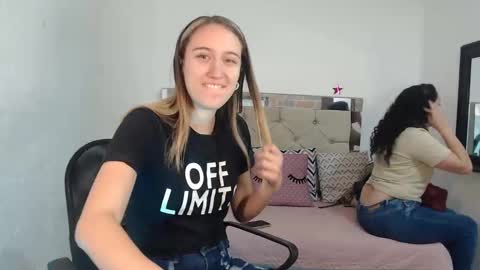 Snapshot of sharlotte__jones chatting on 02.19.25 Sara online show from 02.19.25