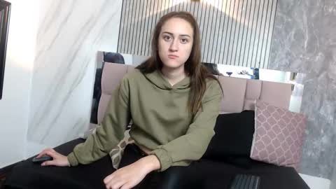 Snapshot of sharlotte__jones chatting on 02.02.26 Sara online show from 02.02.26